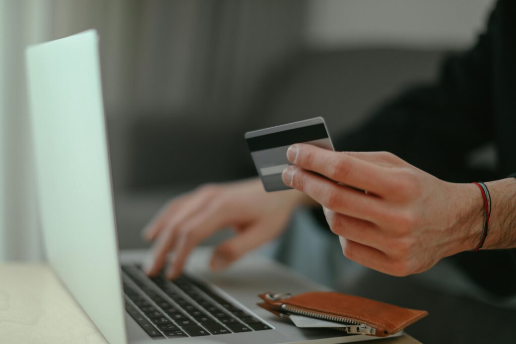 Personal Loan vs Credit Card – Which is Better in 2025?