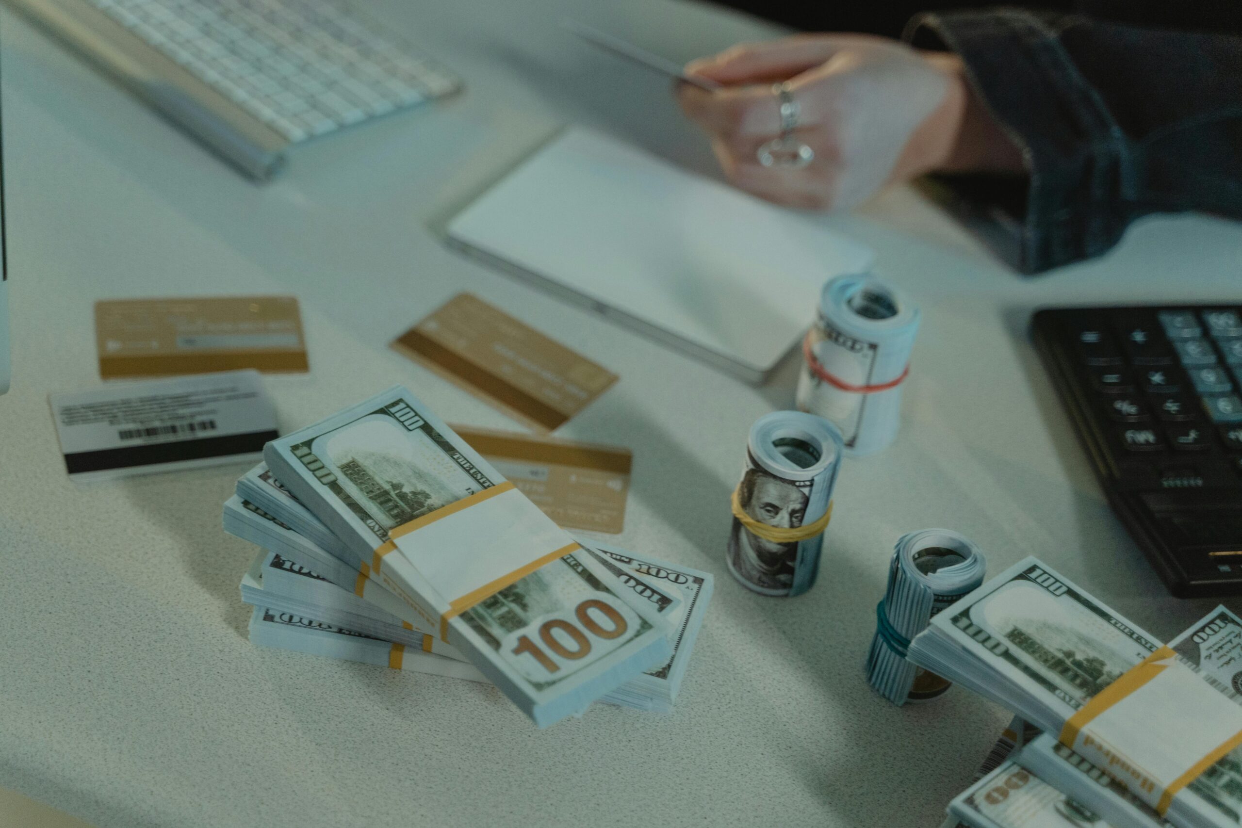 How to Create a Monthly Budget That Works in 2025
